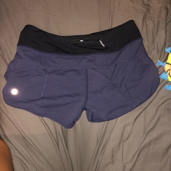 Lululemon shorts size 4 - Picture 2 of 2